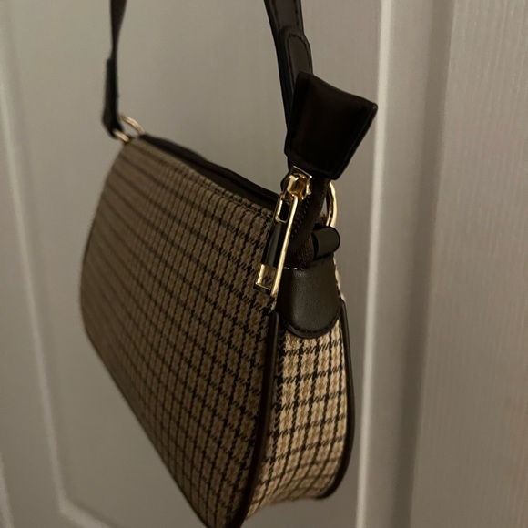 shoulder purse with gold detailing - Picture 2 of 2